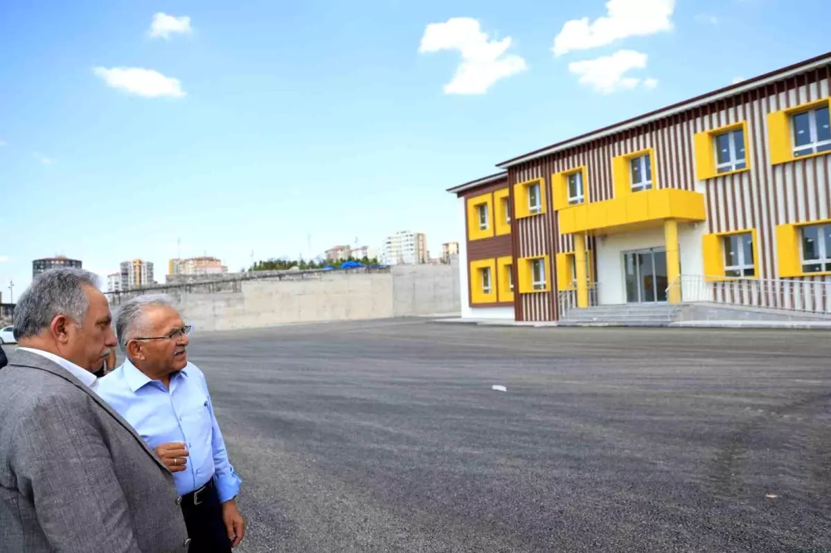 Talas Millet Bahçesi’nde Yapımı Devam Eden Okullar İncelendi