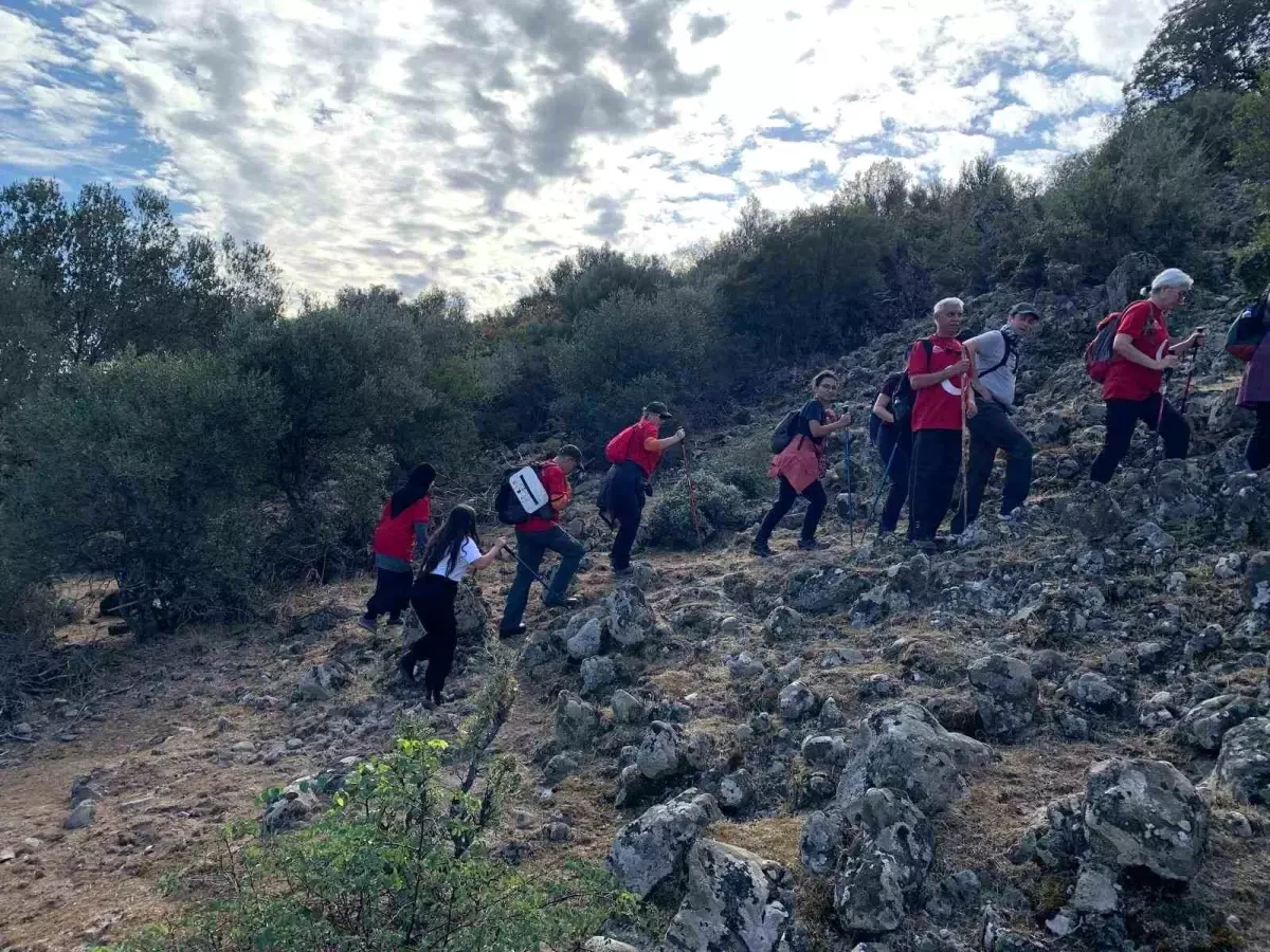 Turgutlu Belediyesi Dağcılık Akademisi, Aigai Antik Kenti’nde Doğa Yürüyüşü Düzenledi