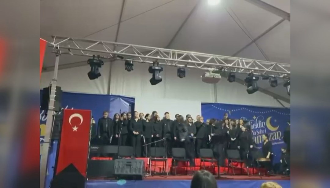 Ramazan etkinliğinde sahne çöktü: 4 yaralı